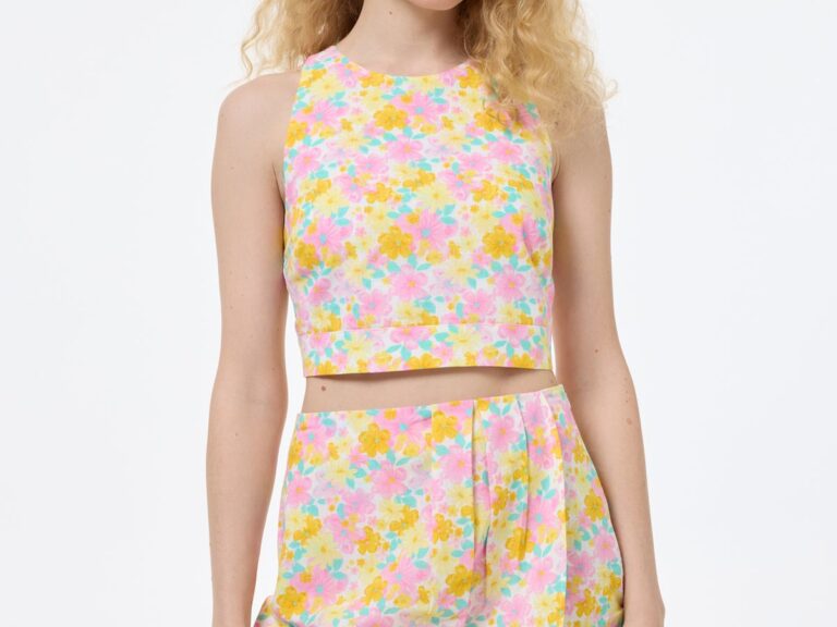 Sırtı Çapraz Askılı Çiçekli Crop Bluz Pembe