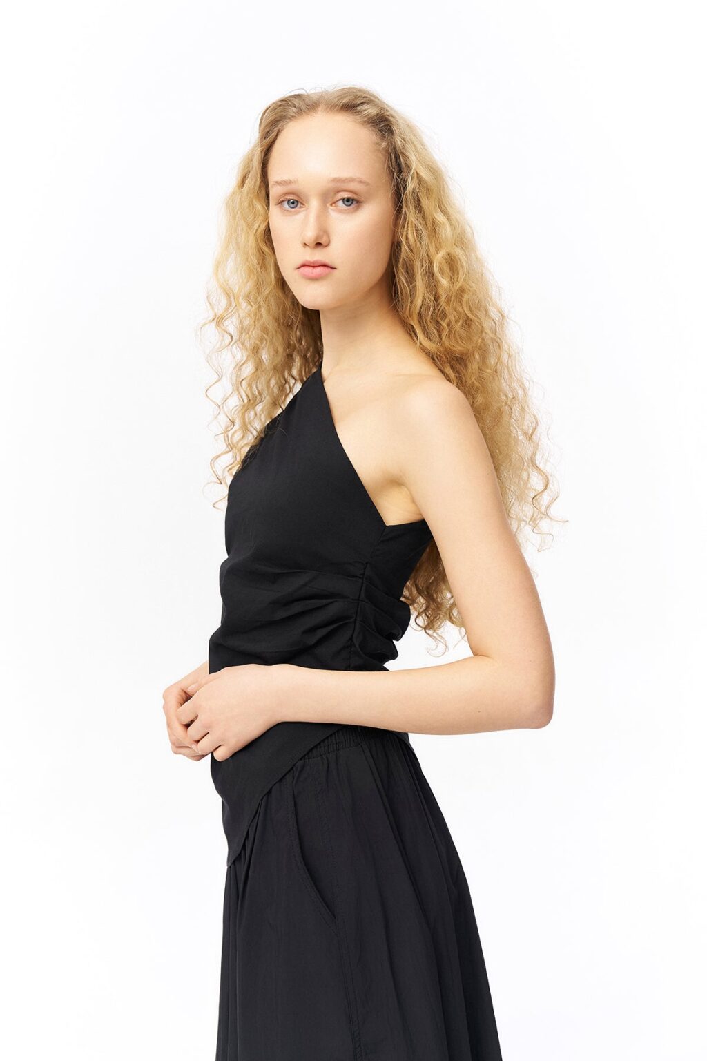Drape Detaylı Tek Omuz Bluz Siyah
