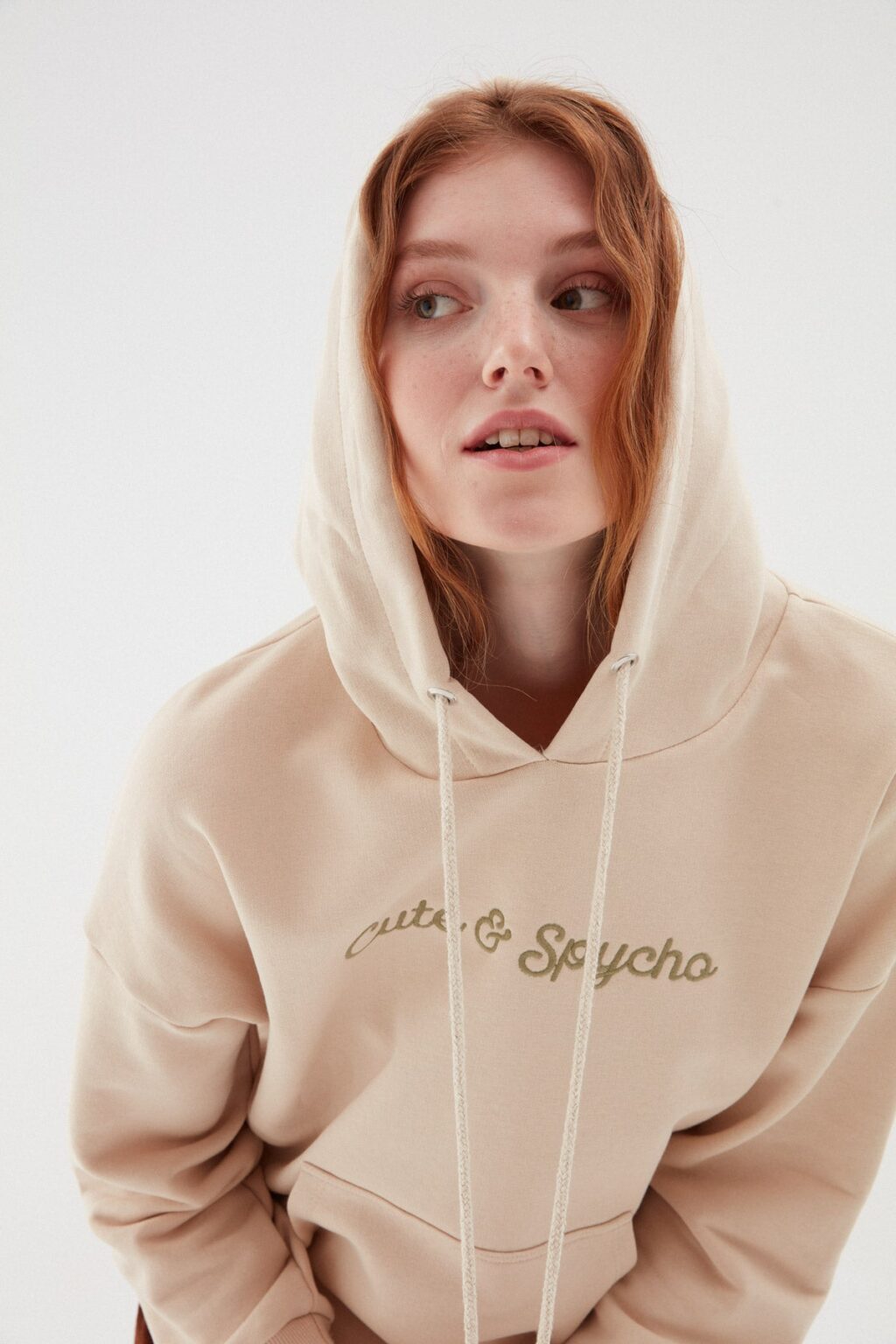 Sırtı Baskılı Kapüşonlu Sweatshirt Bej