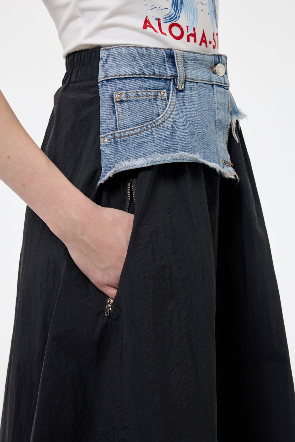 Denim Bel Detaylı Teknik Kumaş Midi Etek Siyah